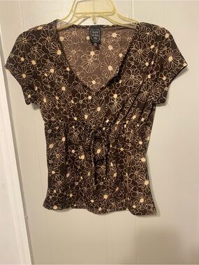 Y2K Suzie In The City Brown Floral V-Neck Tie-Front Short Sleeve Top